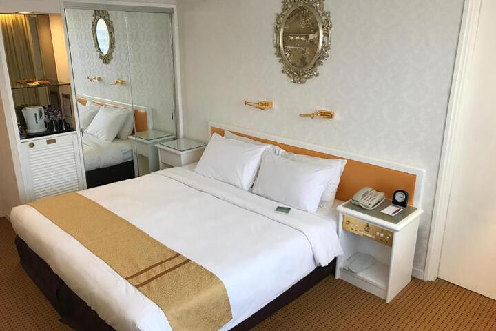 Room 40 of 117