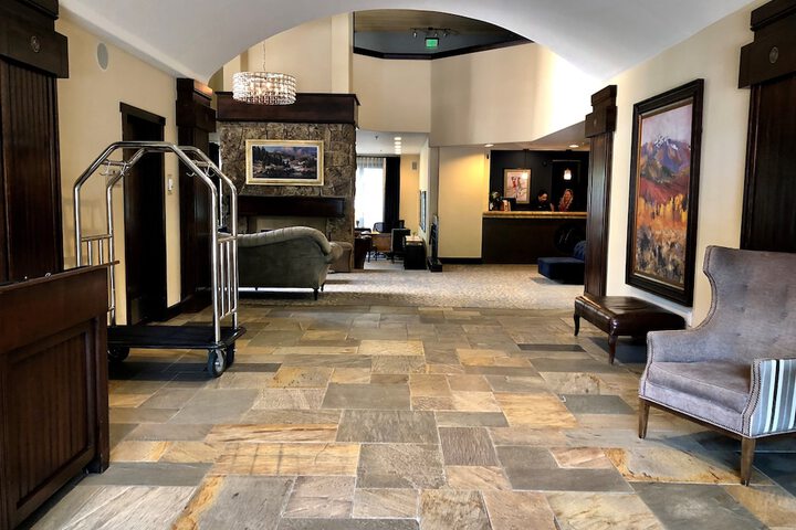 Guest Lobby
