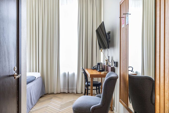 Room 45 of 141