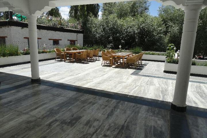 HOTEL ALPINE VILLA