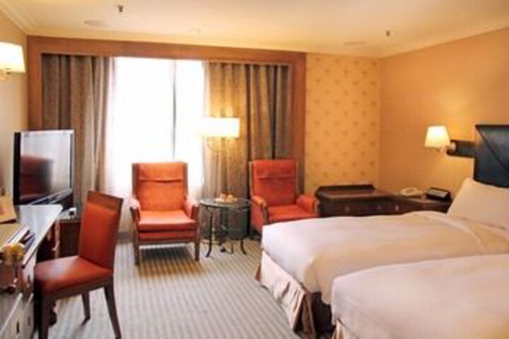 Room 9 of 36