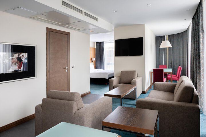 Room 93 of 228