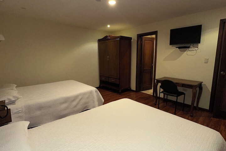 Room 33 of 132