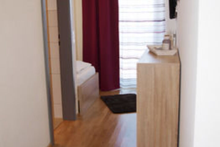 Room 7 of 19