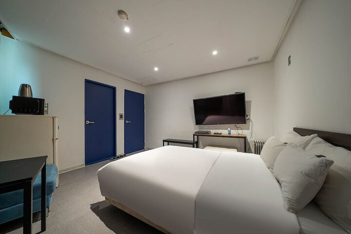 Room 30 of 82