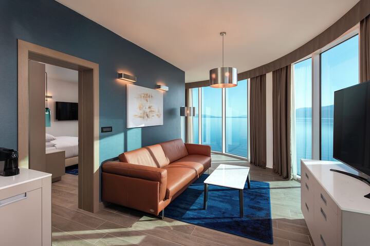 Room 42 of 101