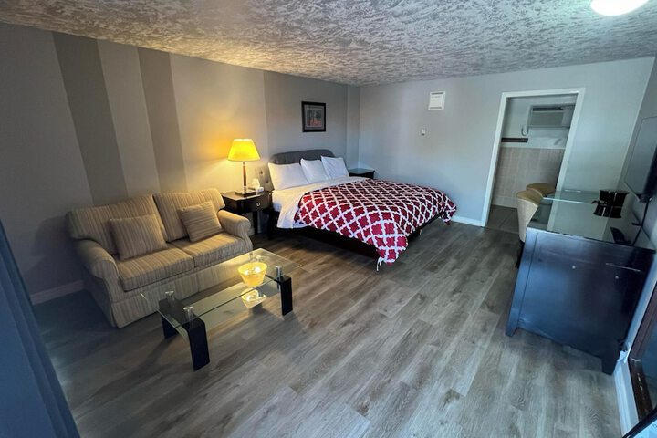 Room 27 of 43
