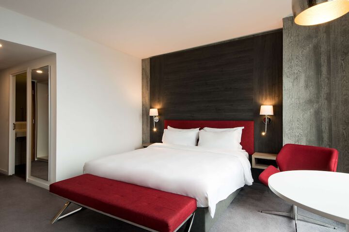 Room 4 of 37