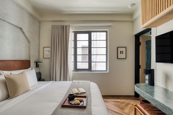 Room 25 of 120