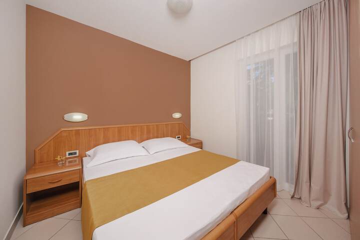 Room 8 of 36