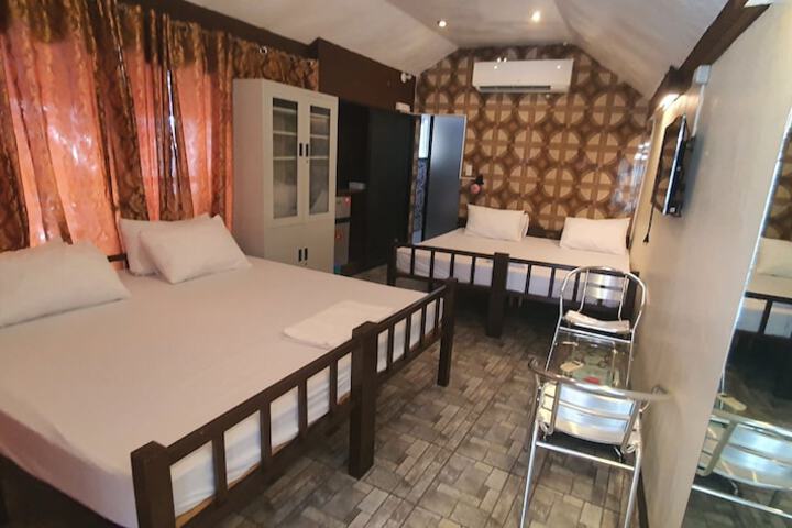 Room 9 of 34