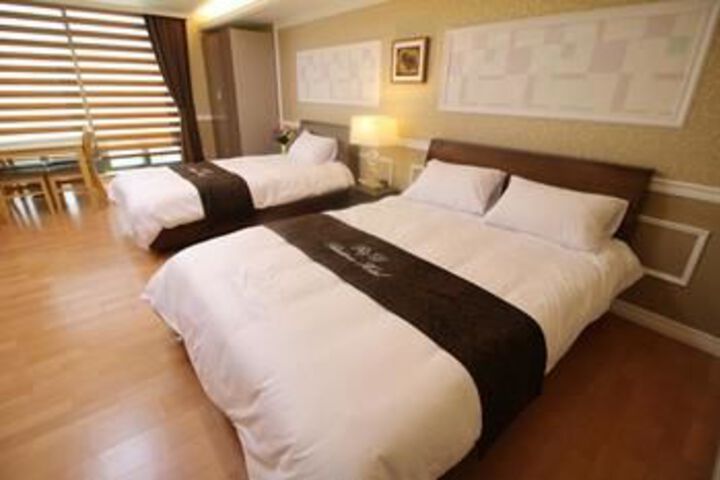 Room 7 of 17