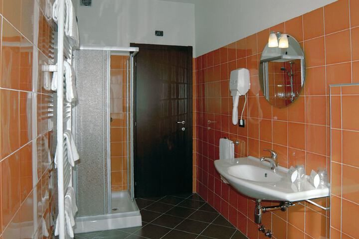 Room 30 of 74
