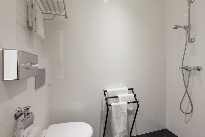 Room 18 of 27