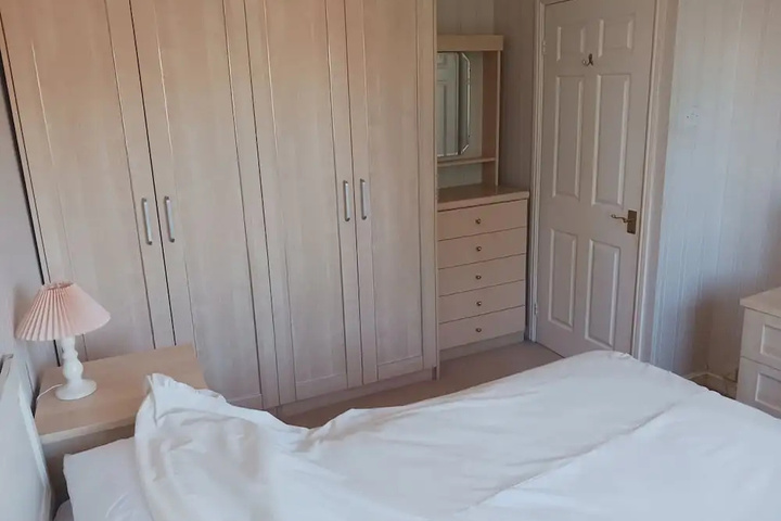 Room 5 of 12