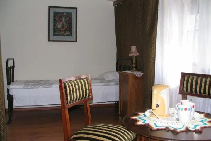 Room 3 of 18