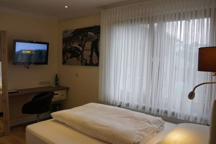 Room 5 of 79