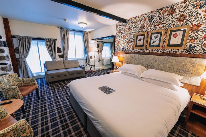 Room 4 of 178