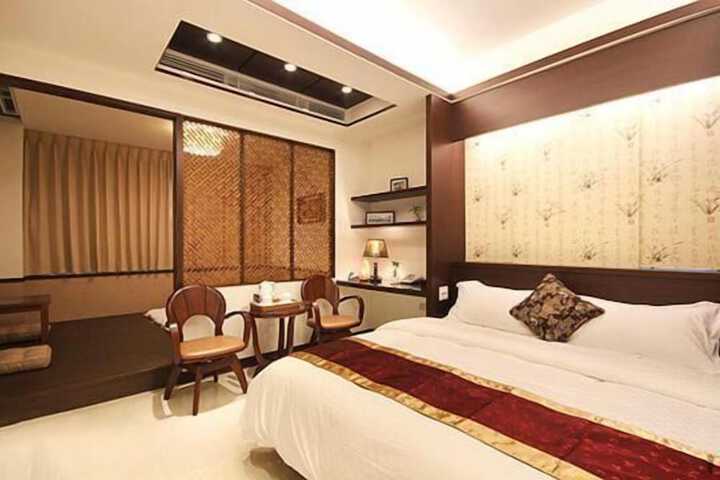 Room 12 of 42
