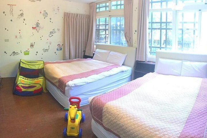 Room 8 of 25