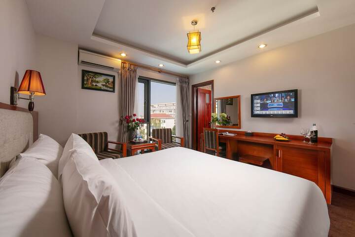 Room 8 of 83