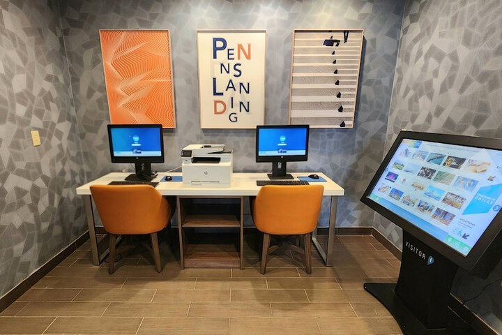 Business Center 32 of 51