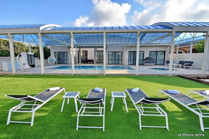 Pool 42 of 70
