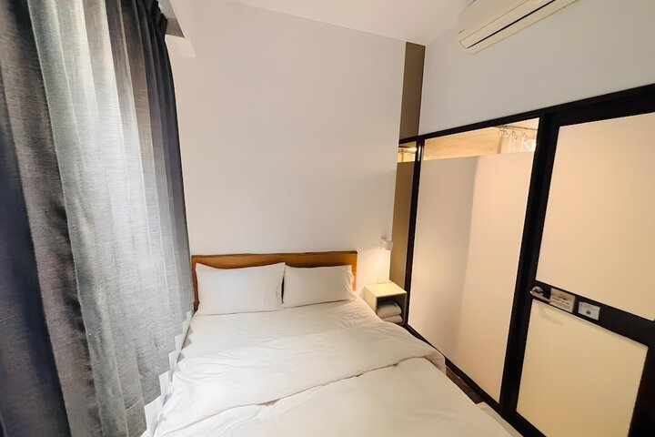 Room 30 of 142