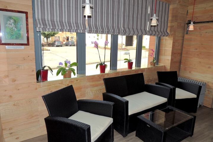 Lobby lounge