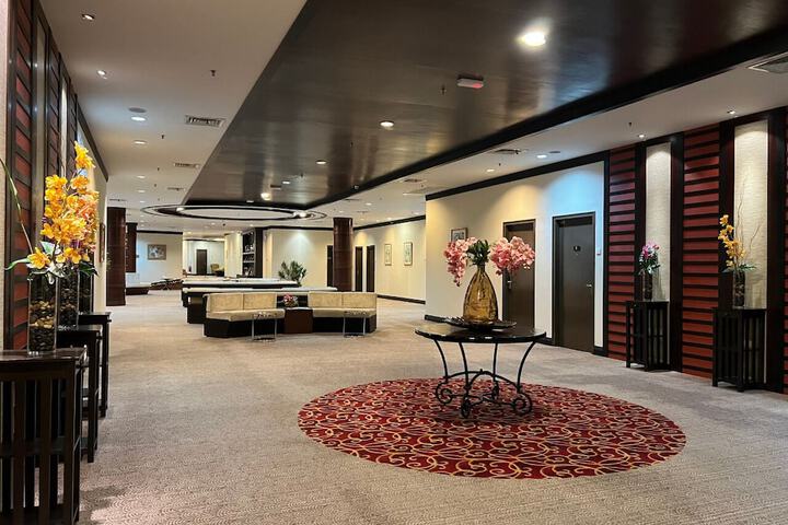 Entrance & Lobby