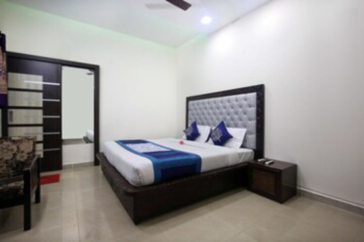 Room 14 of 25