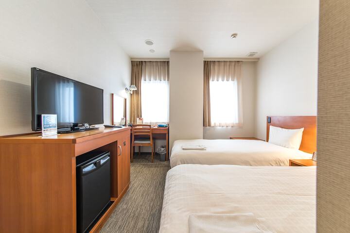 Room 8 of 36