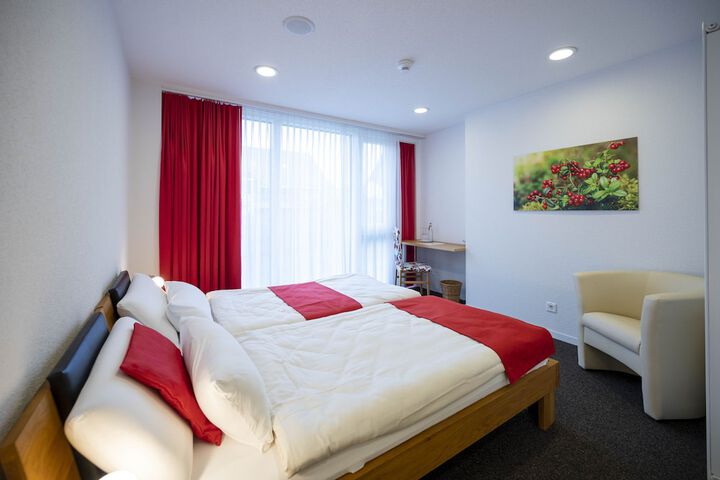 Room 6 of 12