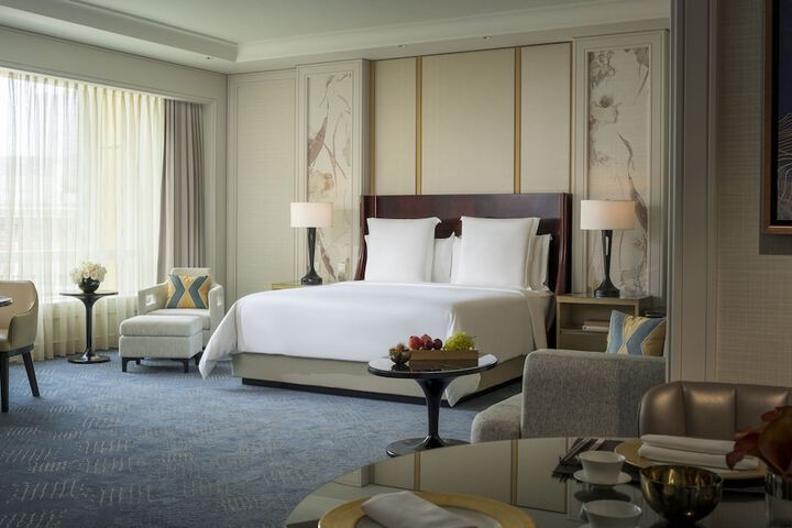 Room 4 of 40