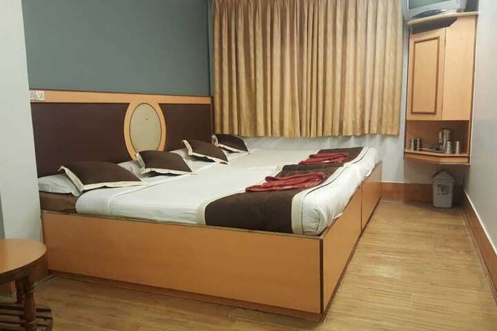 Room 4 of 15