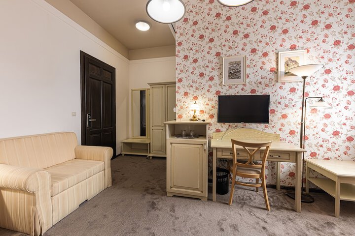 Room 11 of 74