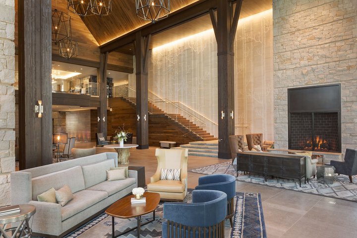 Lobby lounge