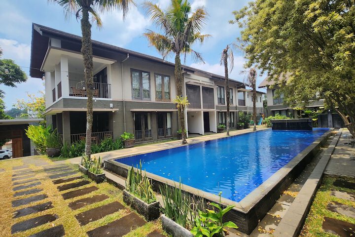 Pools & Facilities