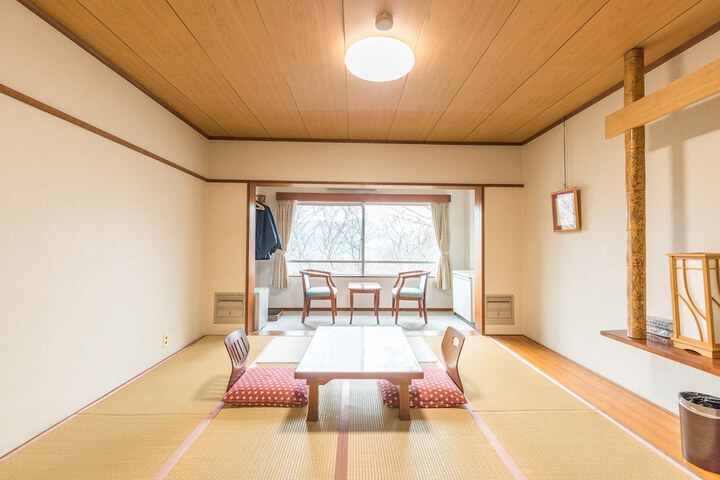 Room 3 of 48