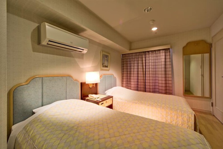 Room 5 of 49