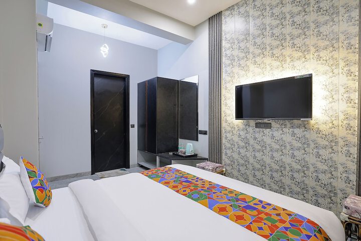 Room 15 of 48