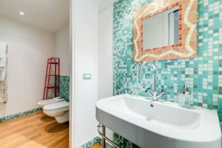 Room 4 of 22