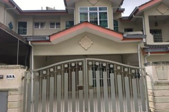 Room 10 of 12