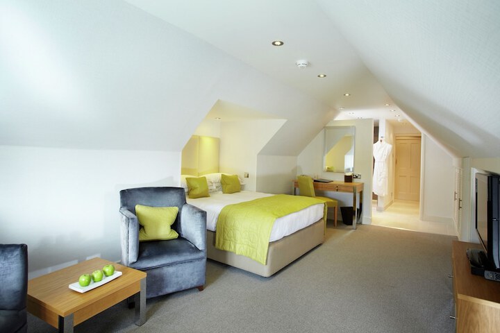 Room 2 of 136