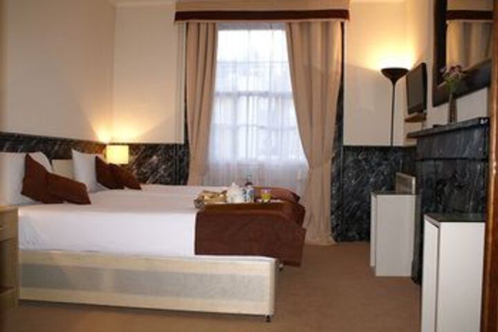 Room 8 of 18