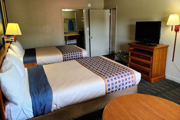 2 Double Beds (13 of 15)