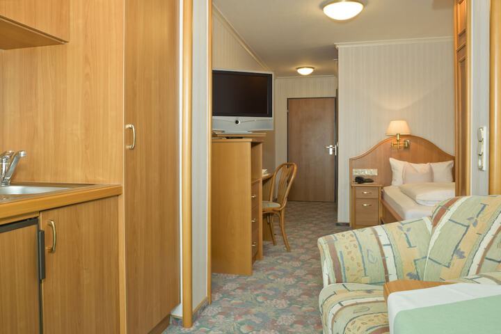 Room 4 of 36