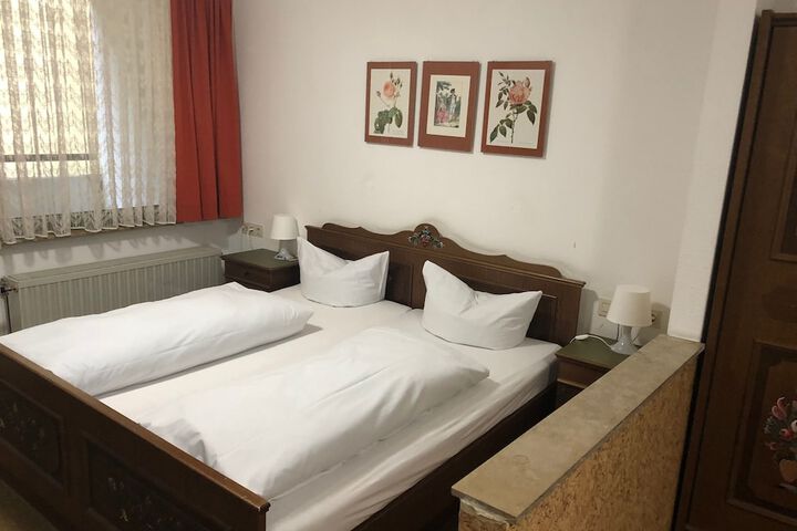 Room 3 of 8