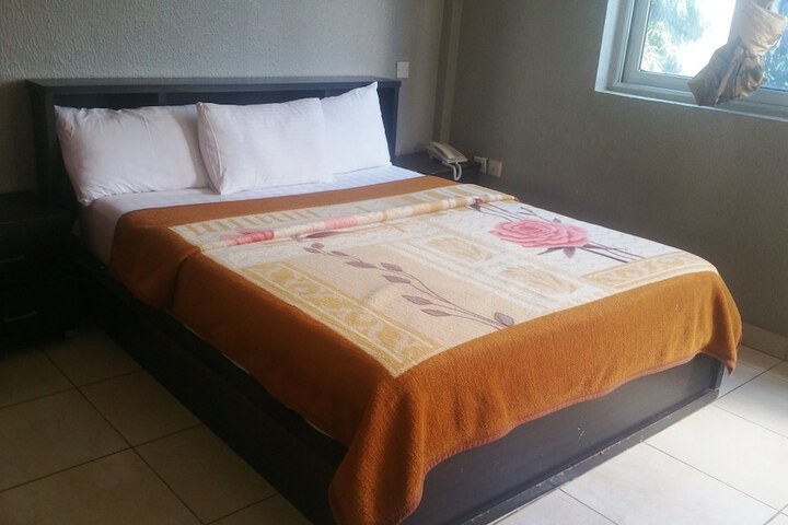 Room 6 of 17