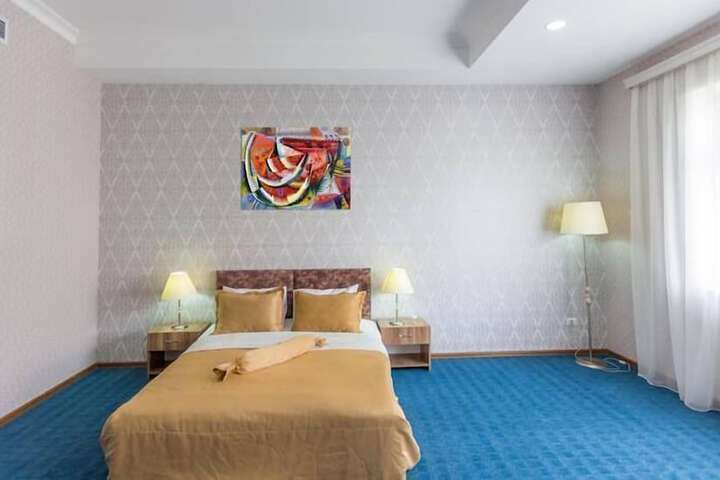 Room 16 of 33